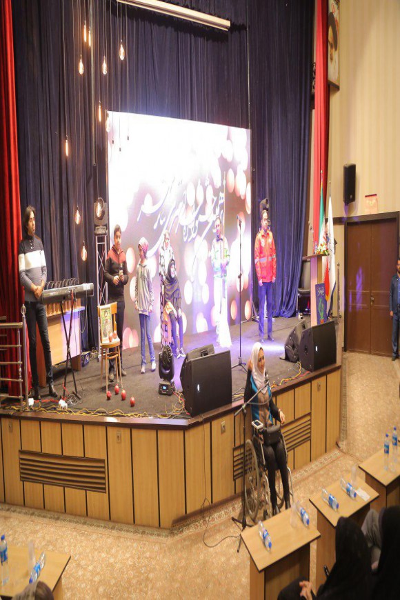 شهردار کاشان در آیین پایانی جشنواره سراسری تئاتر مهر عنوان کرد  با هم بودن ومسئولیت‌پذیری درس‌های مهم هنر تئاتر